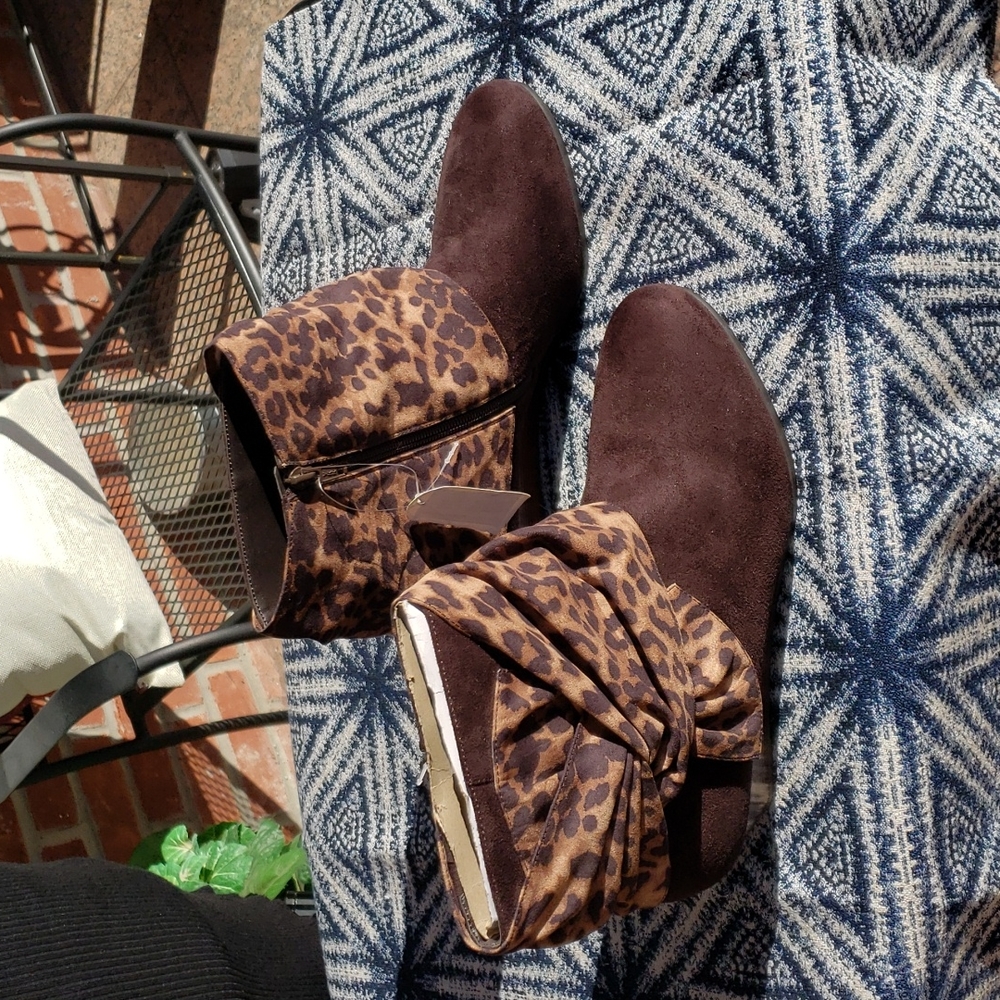 Women's leopard print boots